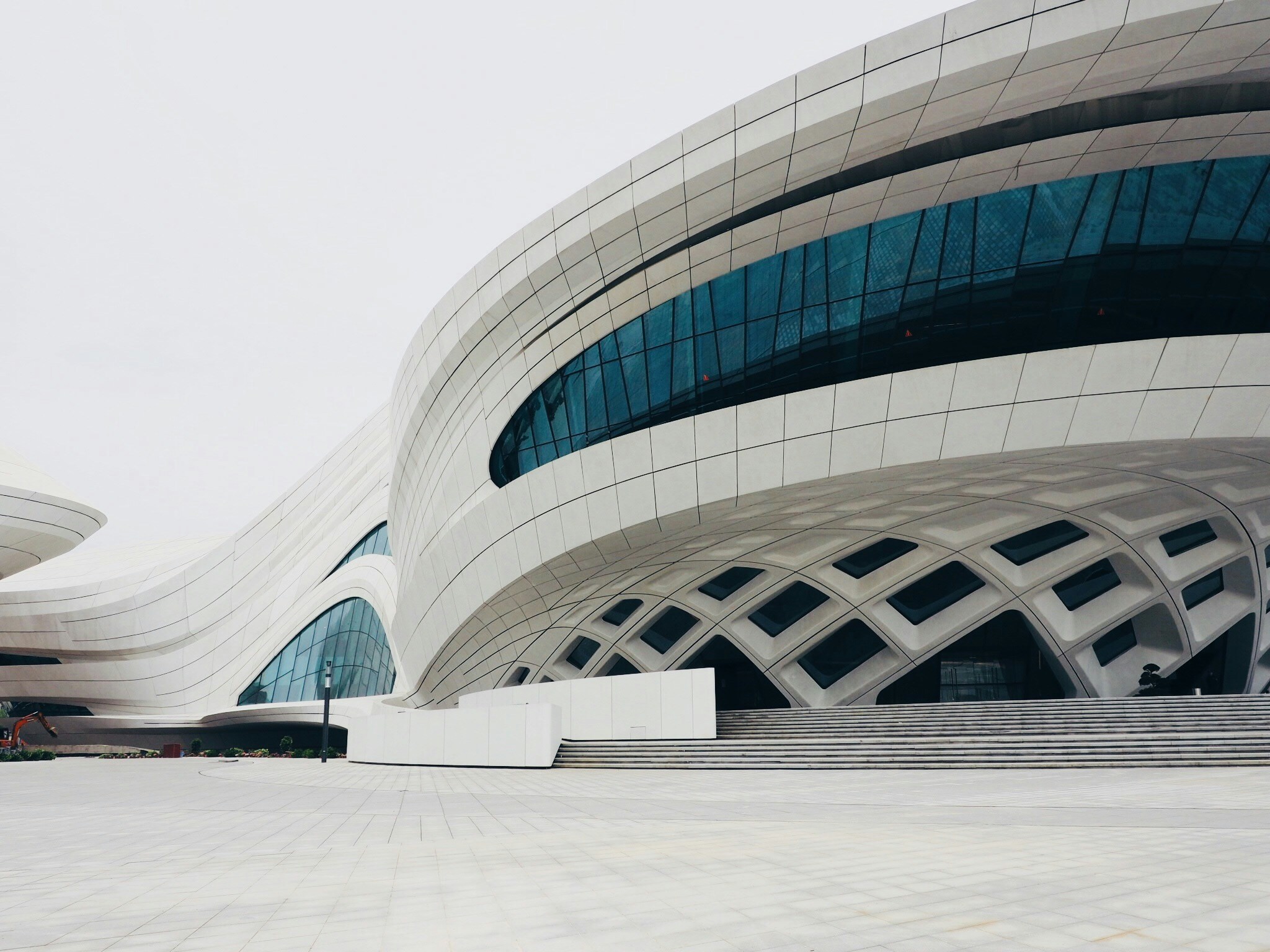 Contemporary cultural architecture and international cooperation